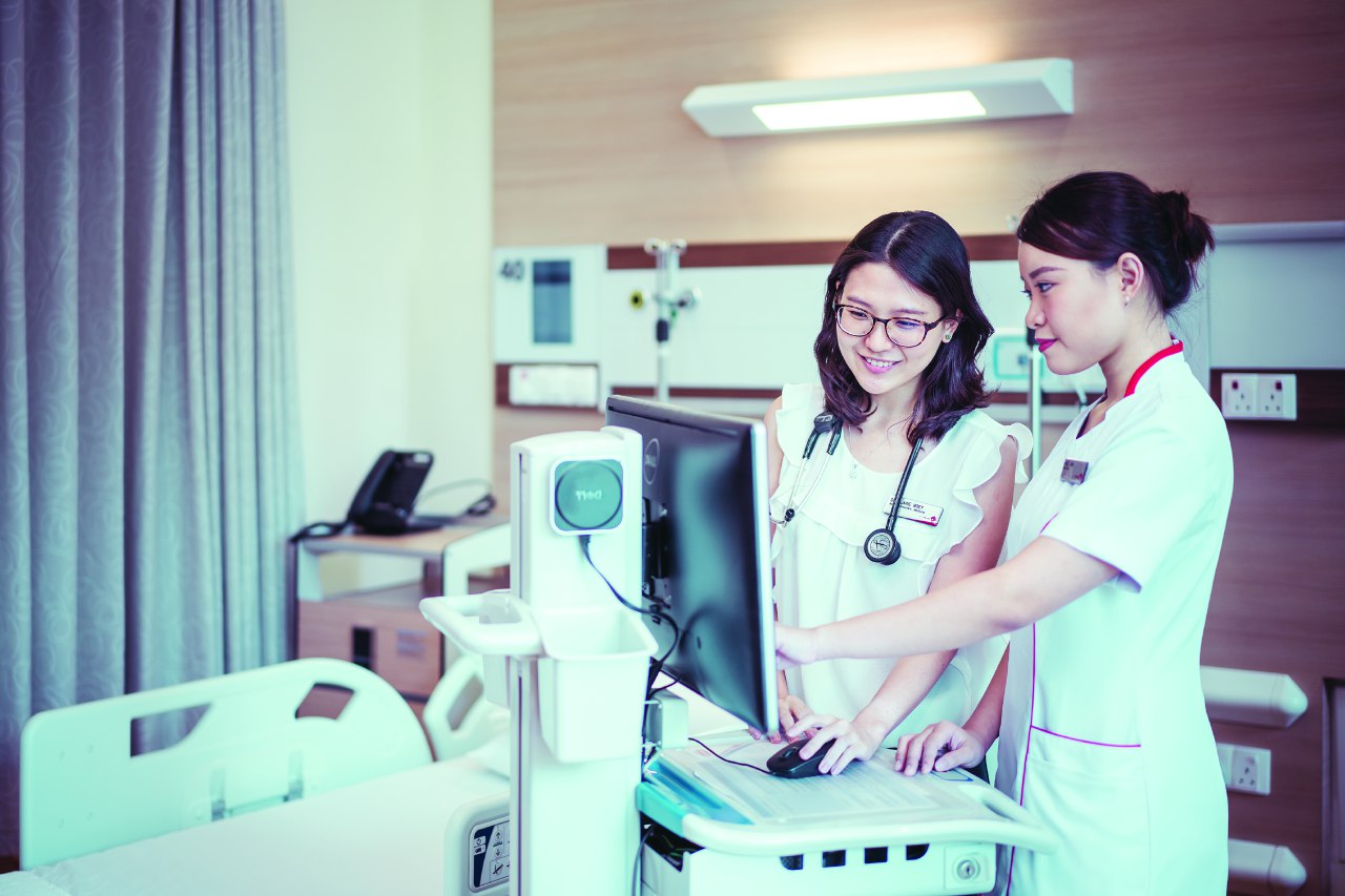 2 NUHCS Nurse looking at a screen